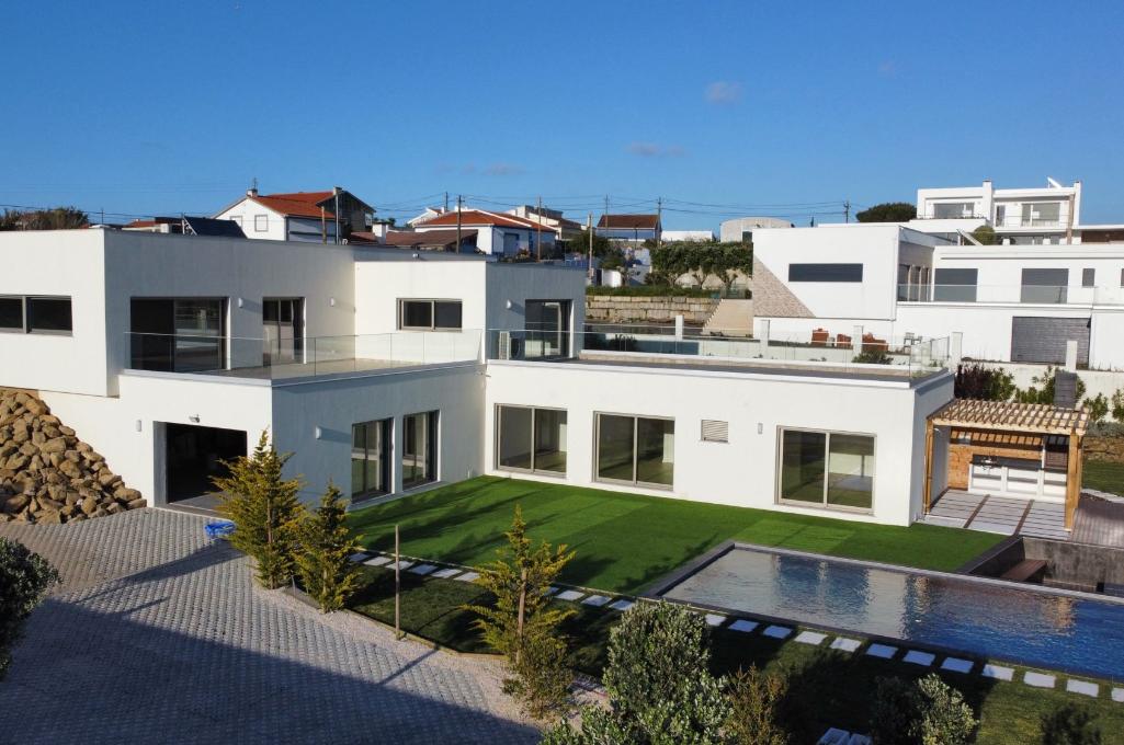 Luxuosa Moradia V4 Reinaldes-Peniche com Piscina