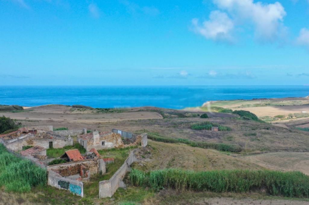 Propriedade única com vistas deslumbrantes para o mar - Casal de Paimogo