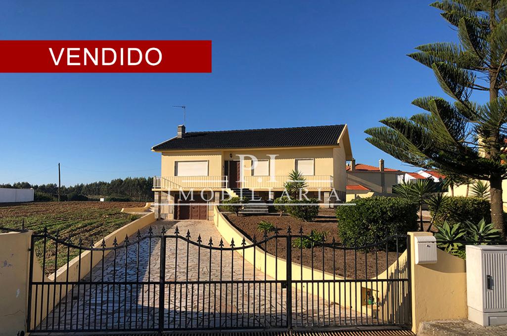 Vendido / Moradia T3 Térrea em Alto Veríssimo